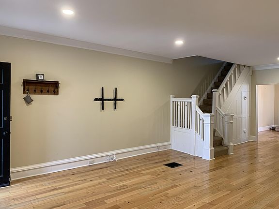 3rd image of 2502 W 18th St