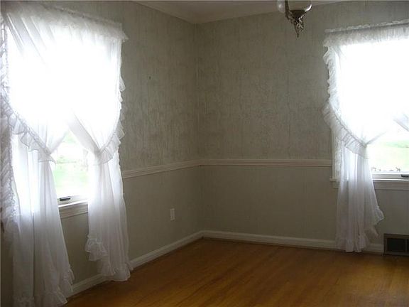 4th image of 824 N Main Street Ext