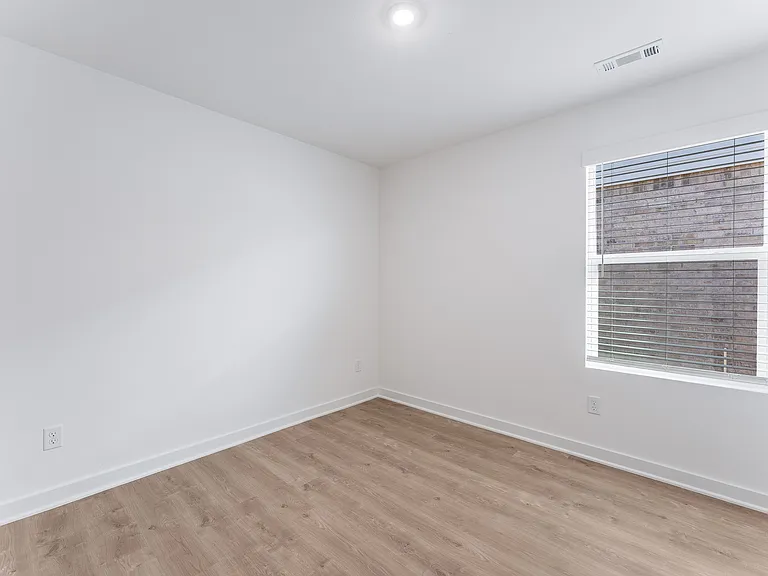 103 S Maroon Ave — Photo 14