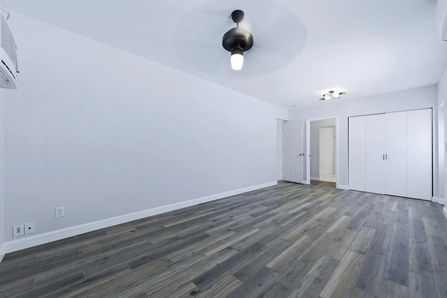 Studio, 300 sqft, $1,600 — Photo 2