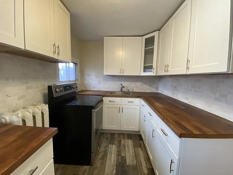 412 Dovercourt Rd #UPPER — Photo 7