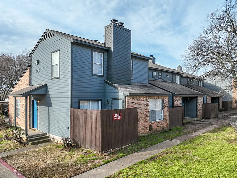 Radford Place Apartments — Photo 1