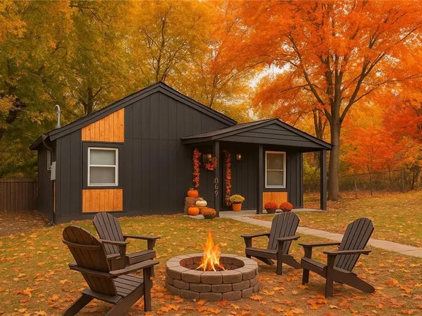 10709 E 13th St, Independence, MO 64052