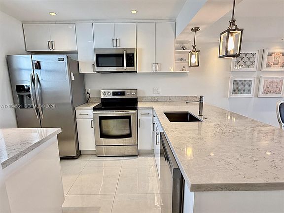 5th image of 855 Euclid Ave APT 402