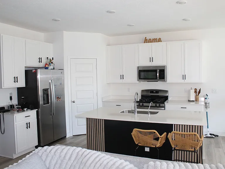 7218 Governors Row — Photo 4