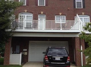 10535 School St, Fairfax, VA 22030