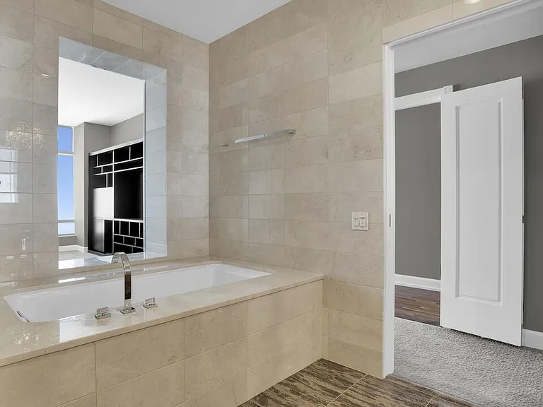 900 W Olympic Blvd #39C — Photo 13