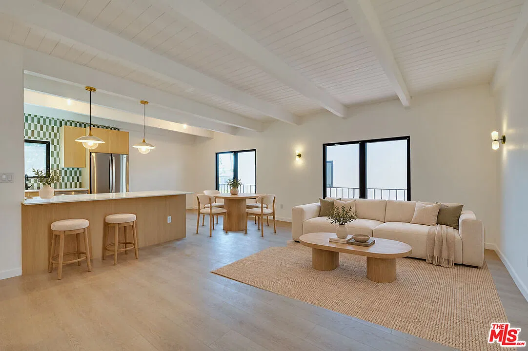 3 bed, 3.0 bath, 1550 sqft, $5,950 — Photo 1