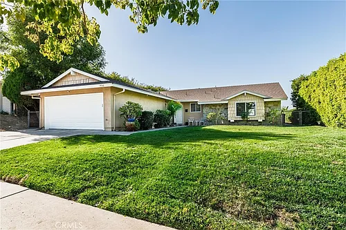 25141 Mackenzie St Photo 1
