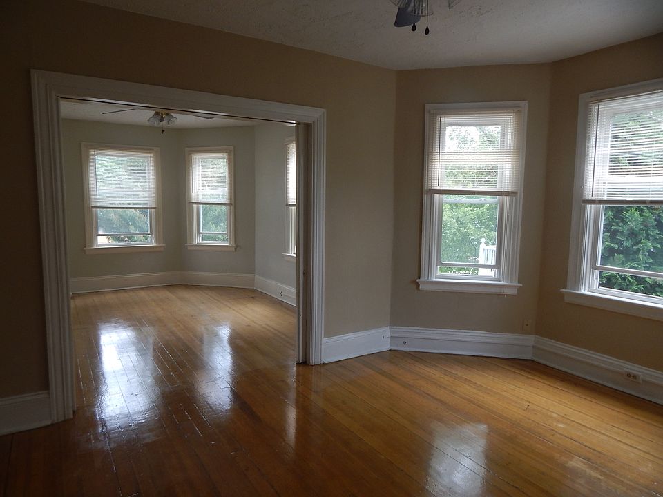 2nd image of 209 4th St #1