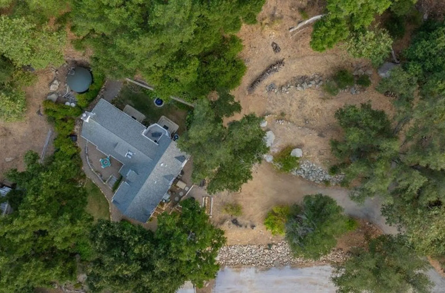 3+3 Charming Historic 1926 Cottage in the Hills of Ojai — Photo 2