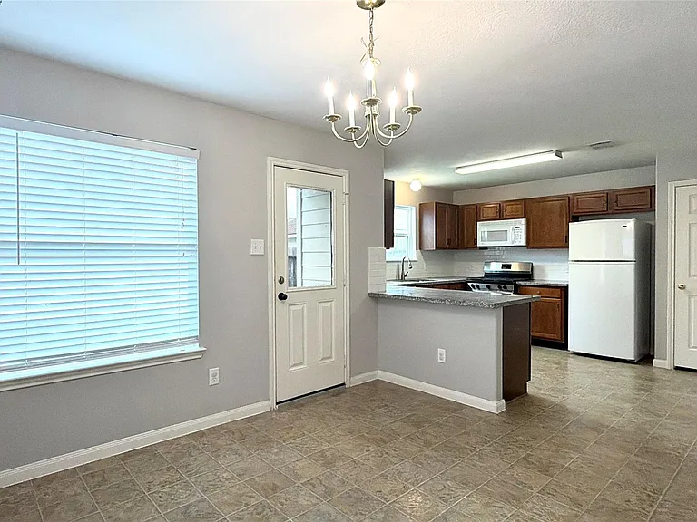 6415 Mountain Pines Ln — Photo 6