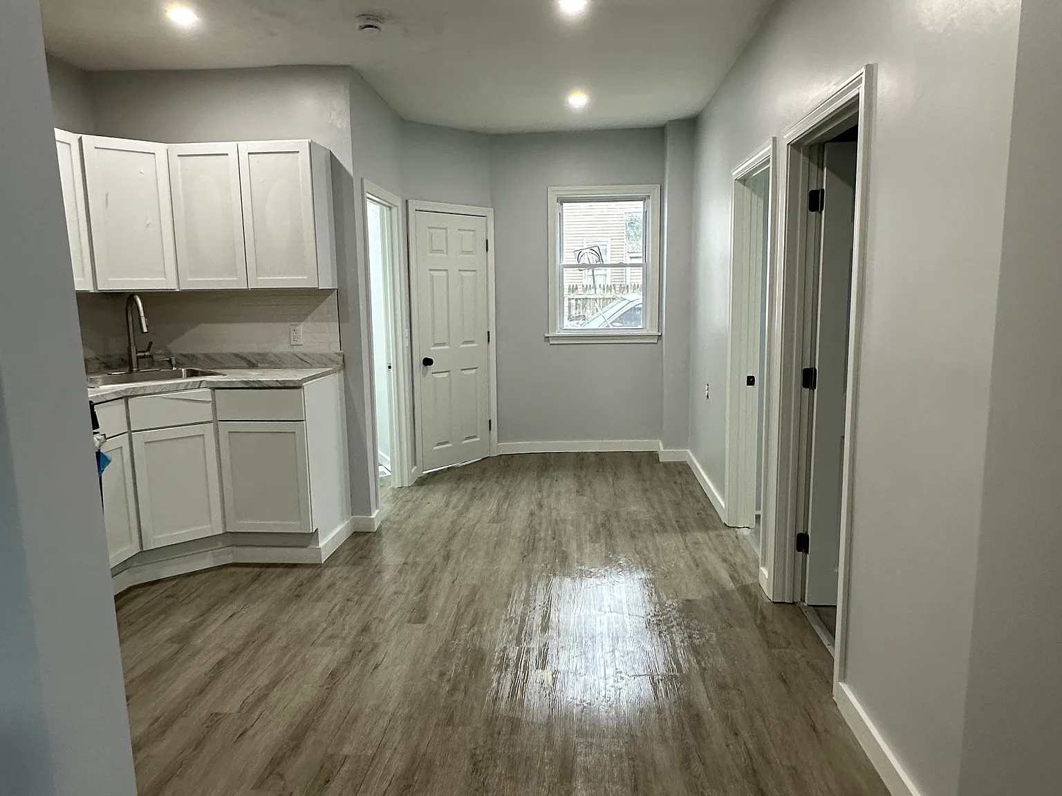 2 bed, 750 sqft, $1,800 — Photo 3