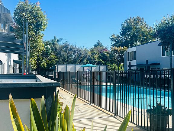 4th image of 1965 Pomona Ave #6