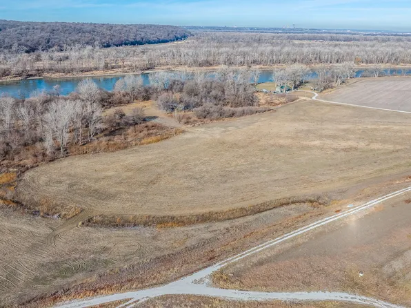 16625 Applewood Rd, Council Bluffs, IA 51503