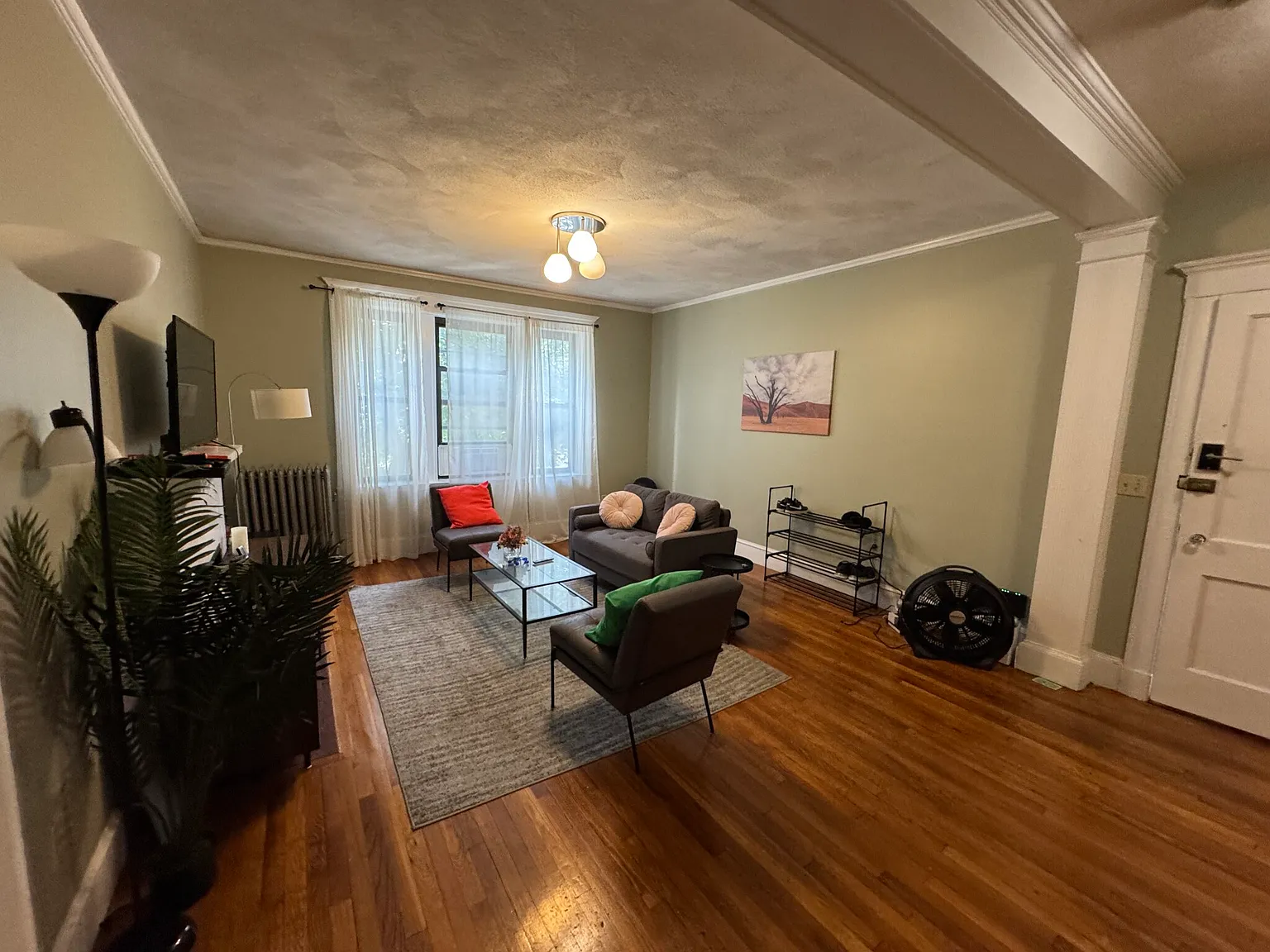 4 bed, 2.0 bath, $4,100 — Photo 2