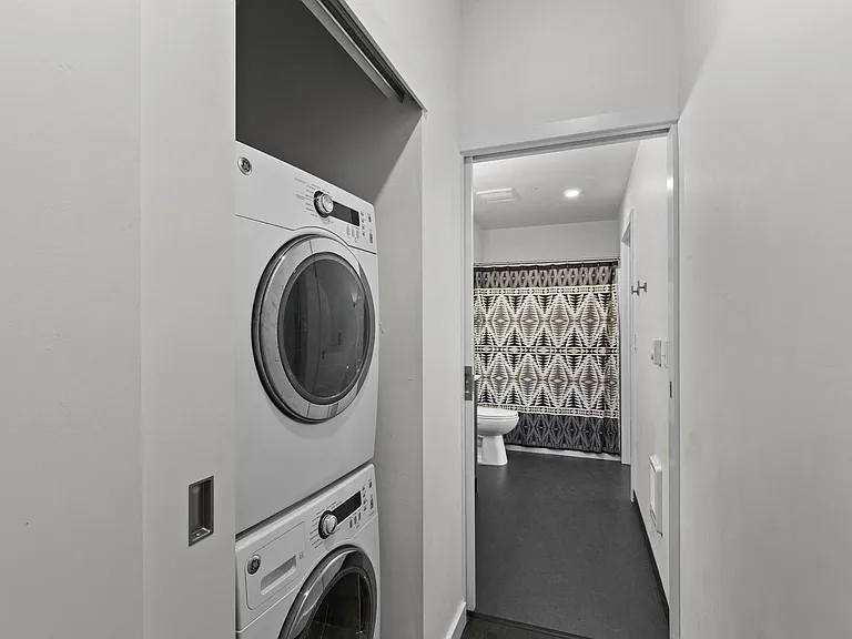 Range Apartments — Photo 10