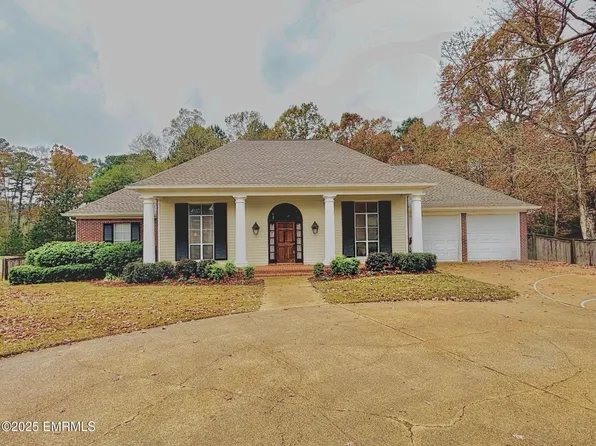 220 Grand Cypress Dr, Meridian, MS 39305