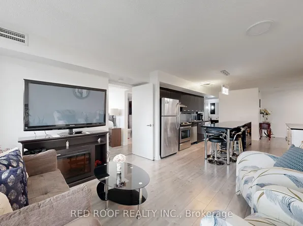 33 Singer Ct #711, Toronto, ON M2K 0B4