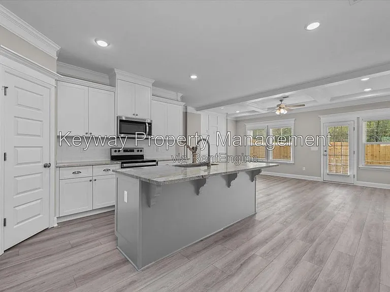 1001 Linsmore Ave — Photo 3