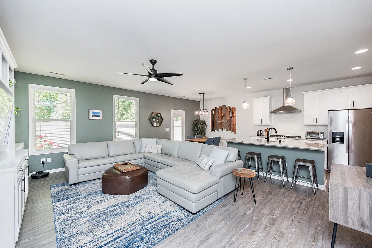 3 bed, 2.5 bath, 2121 sqft, $2,700 — Photo 3