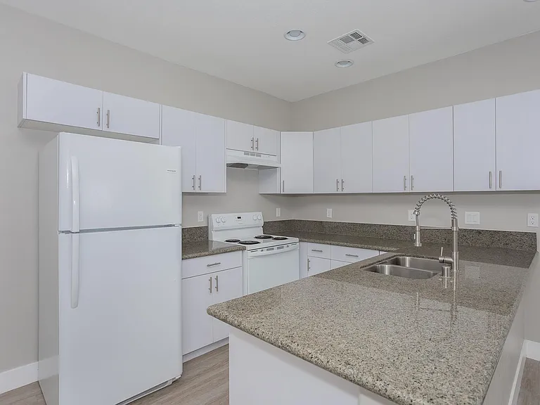 1561 S Dandelion St #1 — Photo 8