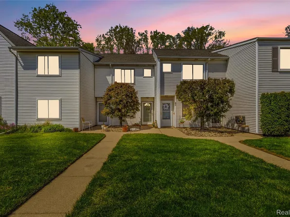 42 Rosebud Ln, Mount Clemens, MI 48043