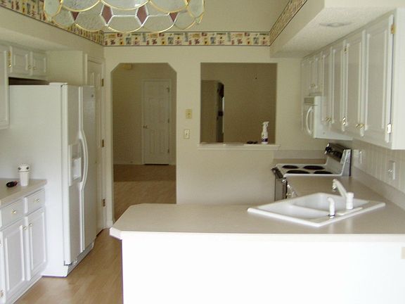 Kitchen w/breakface nook