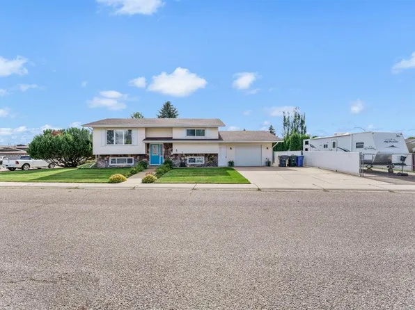 3 N Ross Heights Pl SE, Medicine Hat, AB T1B 2E5