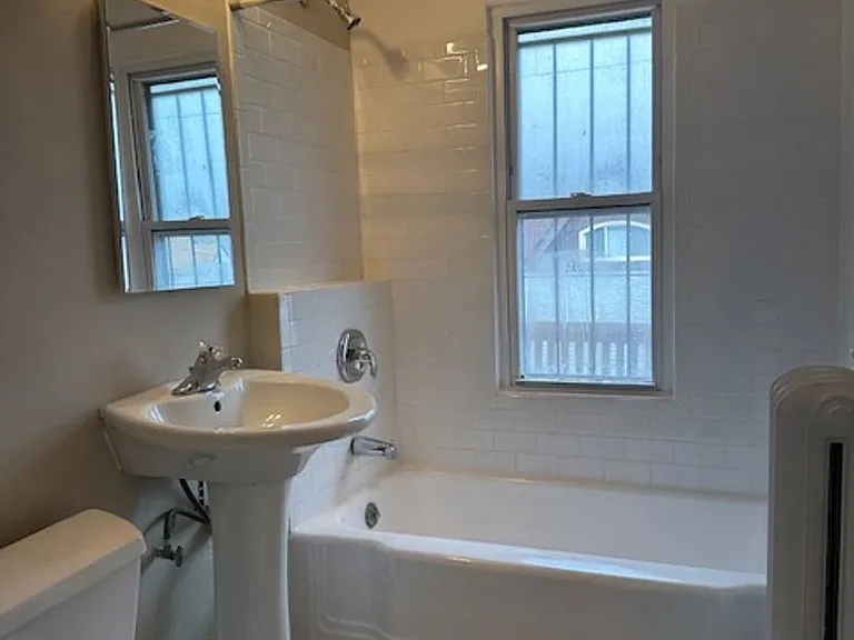 Freshly Renovated 2BR Apartments Near UWM Heat Included — Photo 21