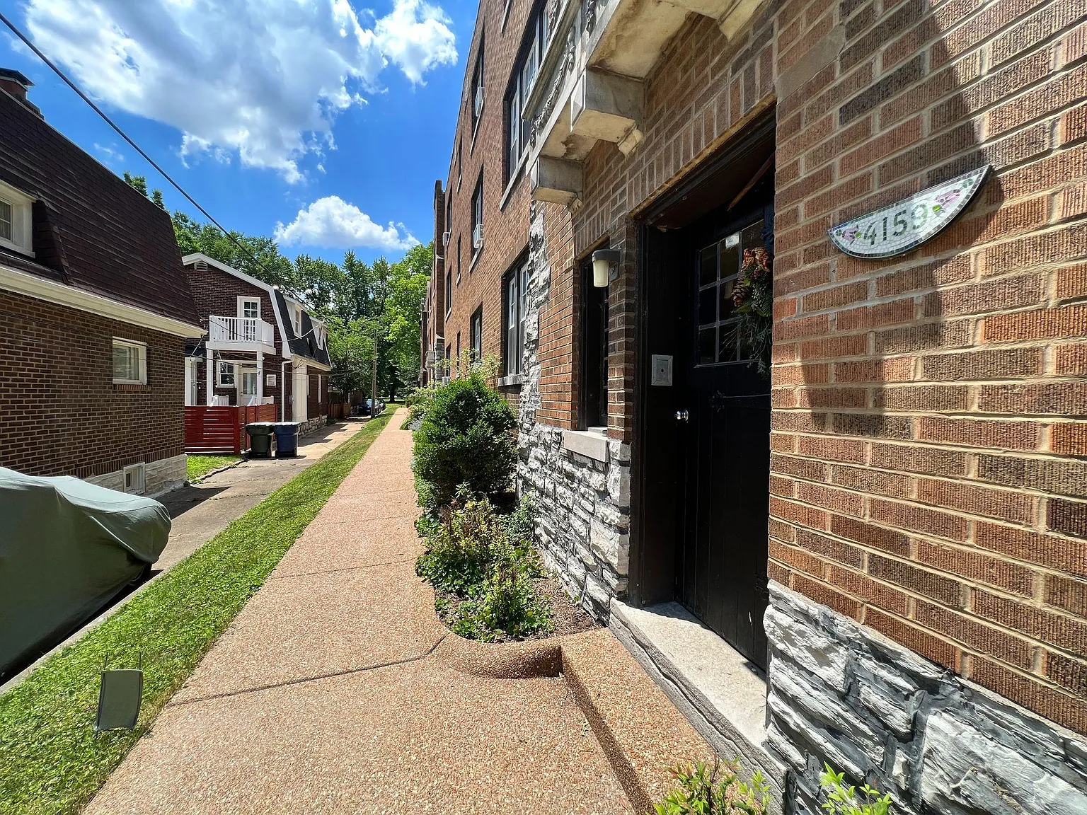 4155-63 Magnolia — Photo 4