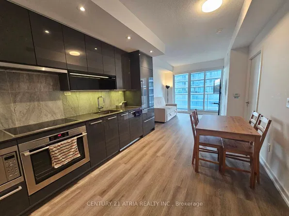 117 McMahon Dr #605, Toronto, ON M2K 0E4