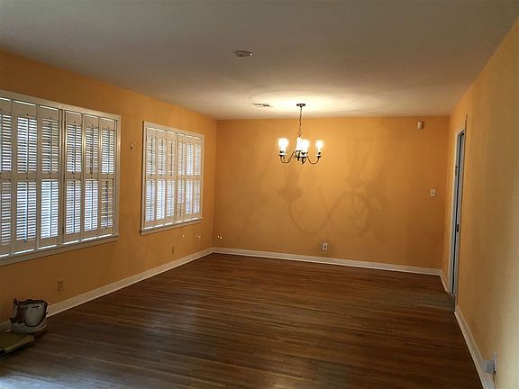 3rd image of 1570 Longfellow Dr