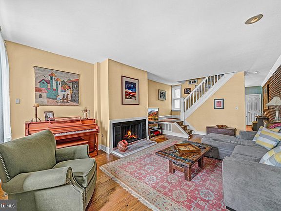 2nd image of 1815 Delaware Ave