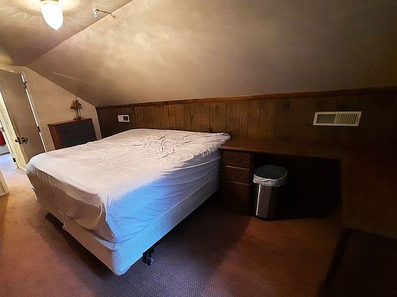 2nd image of 21 Maccie St
