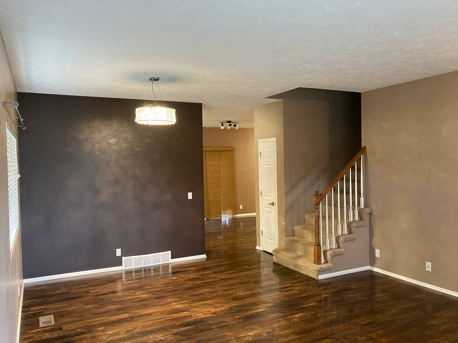 3 bed, 2475 sqft, $2,500 — Photo 4