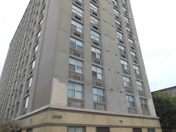 2nd image of 4300 W Ford City Dr APT 705