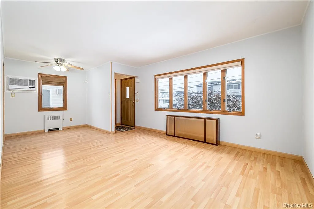 3 bed, 1300 sqft, $4,300 — Photo 3