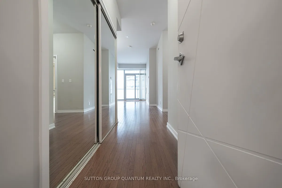 Building Photo - 12 York St #3109
