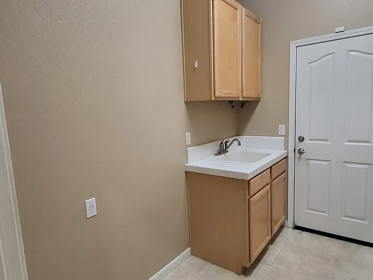 225 Rock Creek Ct — Photo 13