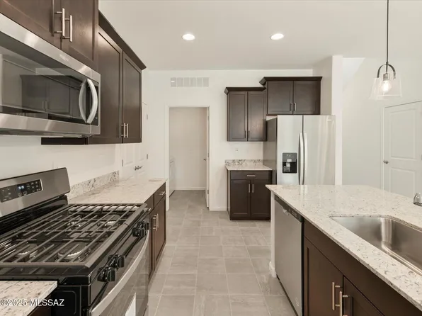 7037 W Jadewood Ln, Tucson, AZ 85757