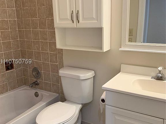 4th image of 3913 NW 72nd Ln