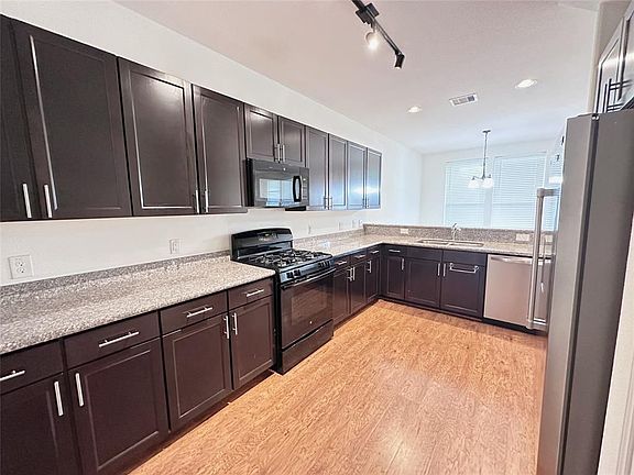 5th image of 17018 Wilthorne Gardens Ct