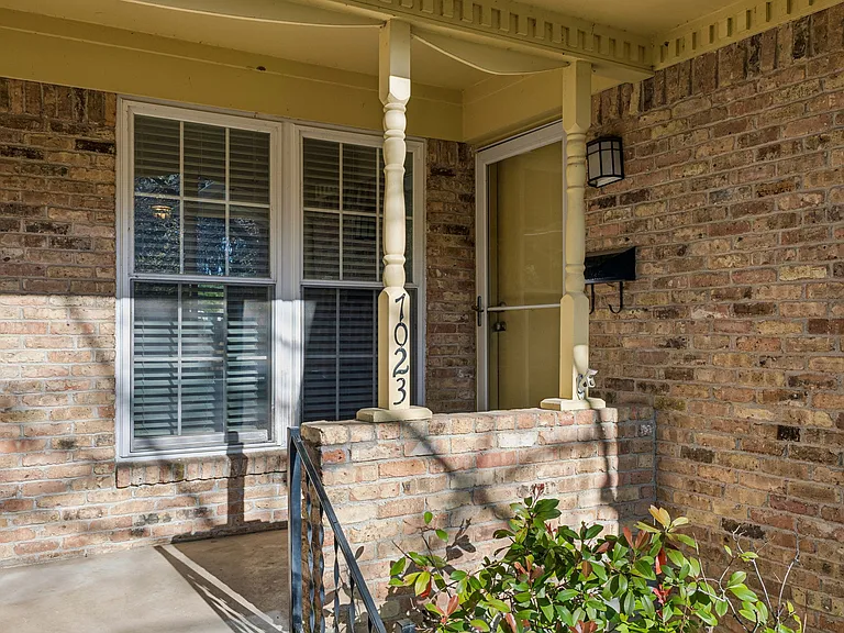 7023 Kingsbury Dr — Photo 2