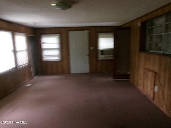 3rd image of 3014 Roxbury Court