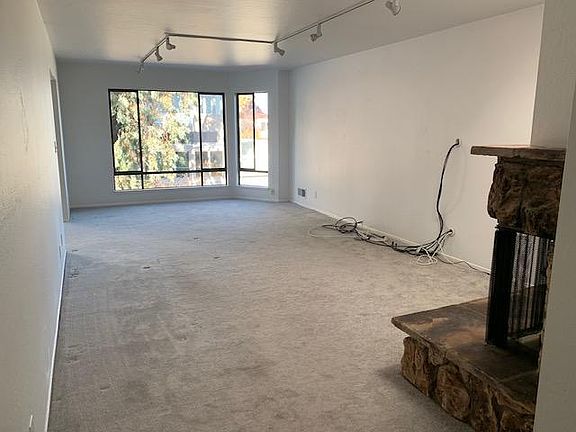 4th image of 347 Hill St