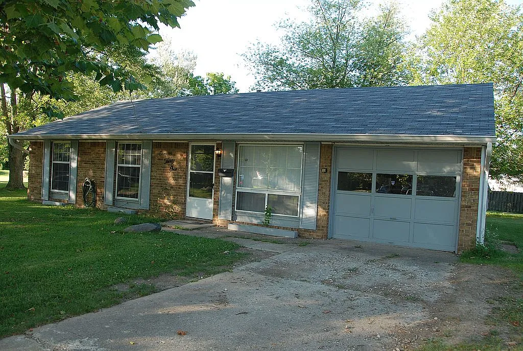 1131 Warwick Rd photo 1