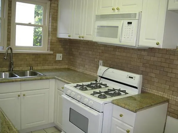 9947 Robbins Dr #203 — Photo 7
