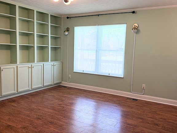 5th image of 1814 Francis Rd