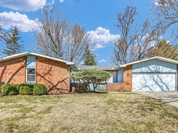 208 E McHenry St, Urbana, IL 61801